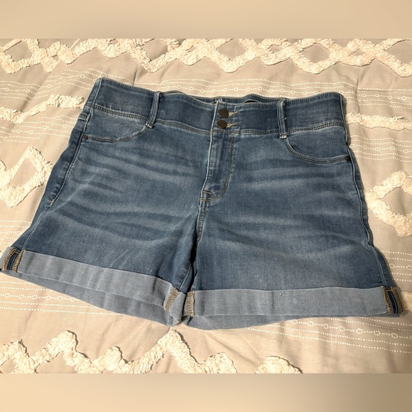 Apt 9 Medium Wash Jean Short - Picture 1 of 4